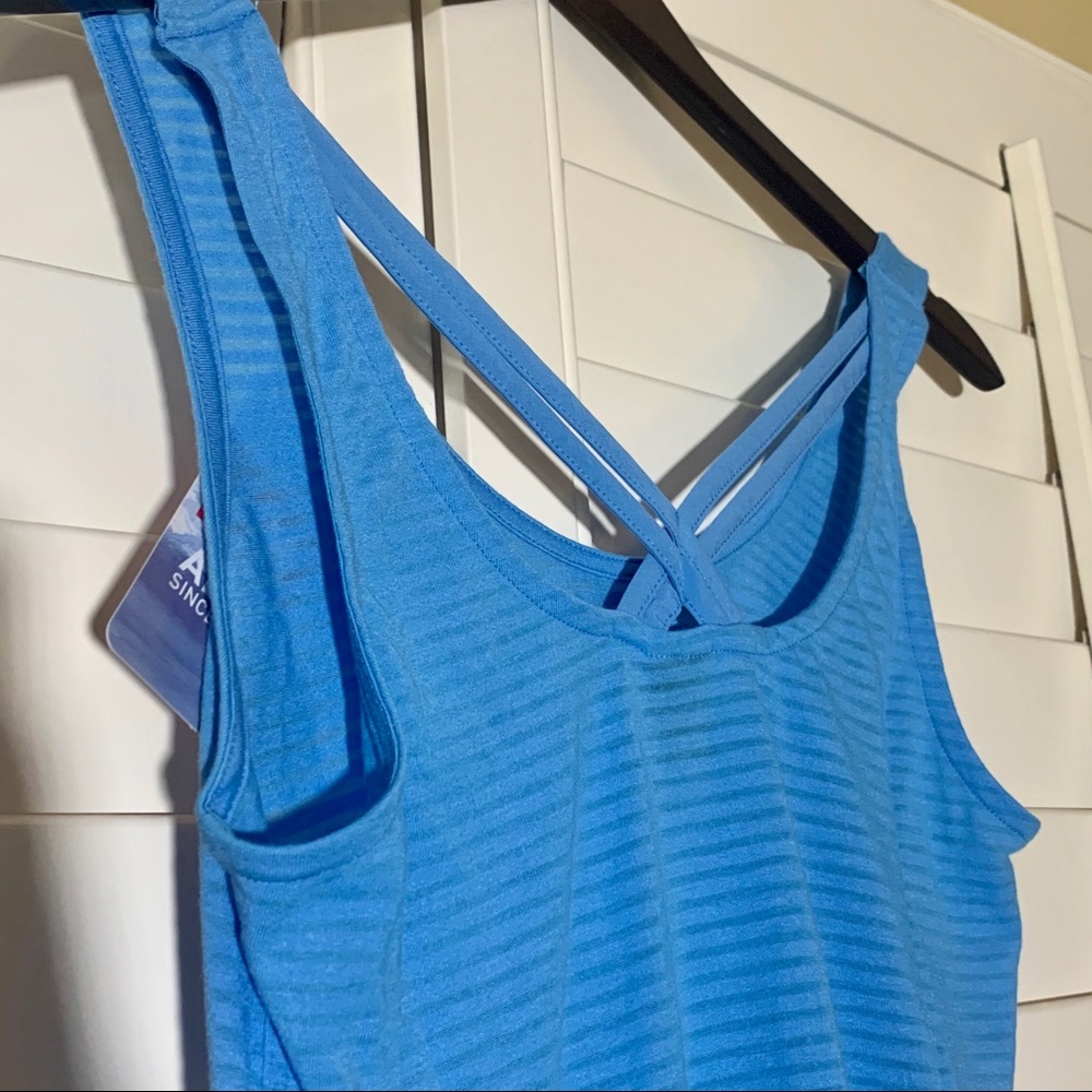 • HOST PICK! [Helly Hansen] Tank • - Picture 10 of 16